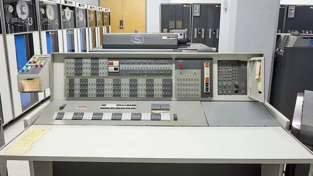 IBM 7090 выставлен на продажу на аукционе Christie's